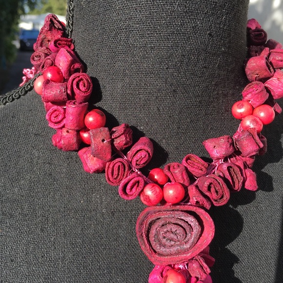 💯 authentic Rose 🥀 necklace & earring set - Picture 5 of 12